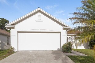 4726 Limerick Dr in Tampa, FL - Building Photo