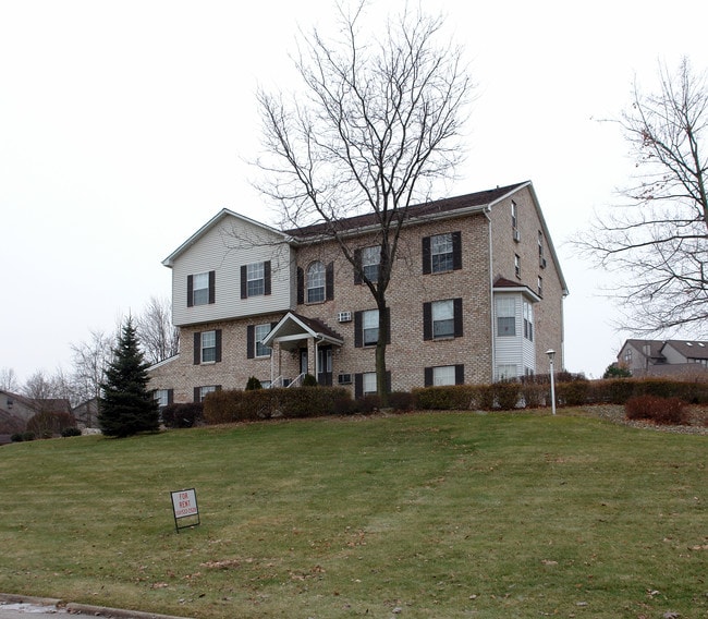 6395 St Andrews Dr in Canfield, OH - Foto de edificio - Building Photo