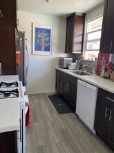 11933 W Magnolia Blvd, Unit 15 in Los Angeles, CA - Building Photo - Building Photo