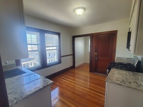 32 Boutwell St, Unit 2 in Boston, MA - Building Photo - Building Photo