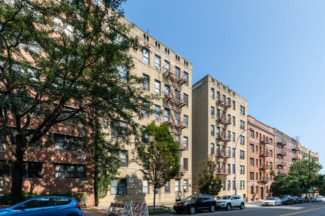 254 Seaman Ave in New York, NY - Building Photo - Building Photo