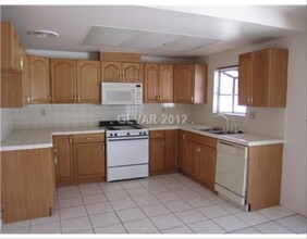 3650 Ruth Dr, Unit K-117 in Las Vegas, NV - Building Photo - Building Photo