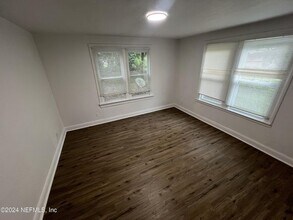 451 Long Branch Blvd in Jacksonville, FL - Building Photo - Building Photo