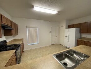 1020 Fraser Pl in Poinciana, FL - Building Photo - Building Photo