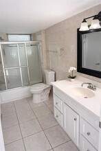 5495 NW 10th Ct, Unit 104 in Plantation, FL - Building Photo - Building Photo