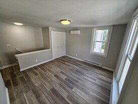 142 Washington St in Saratoga Springs, NY - Building Photo