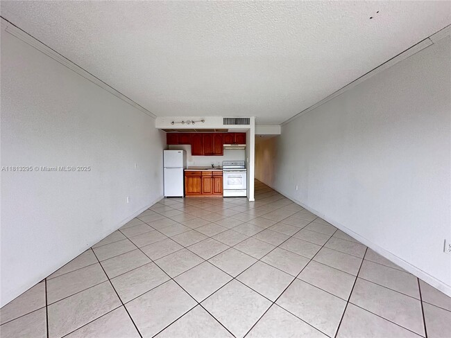 13455 SW 16th Ct in Pembroke Pines, FL - Building Photo - Building Photo