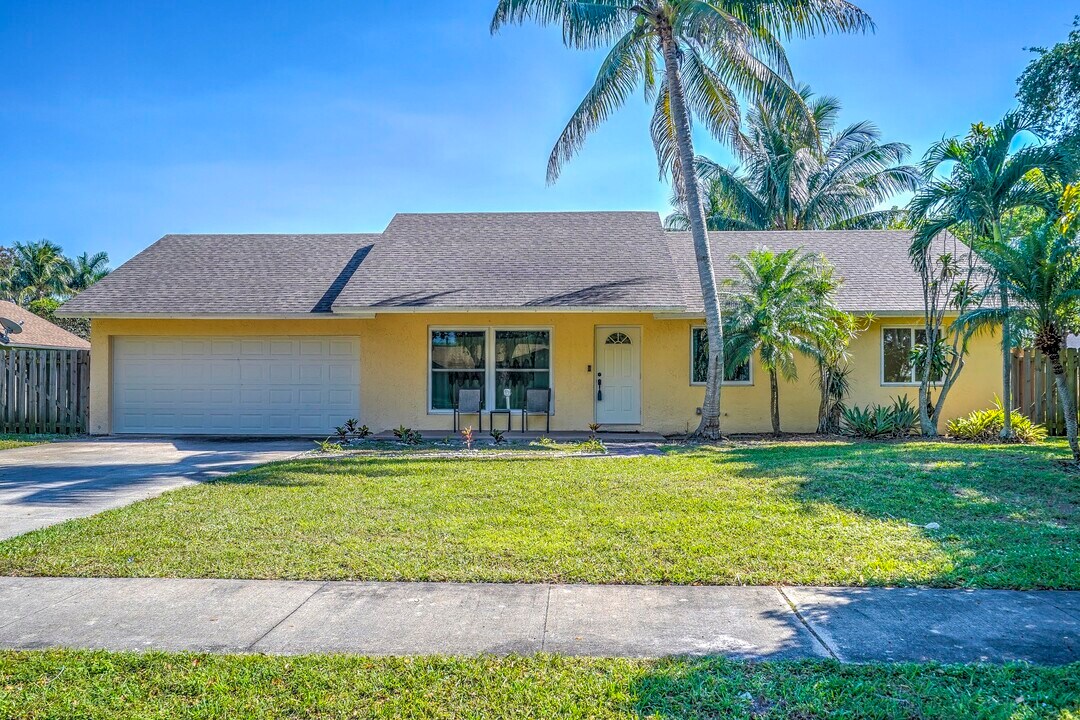 1386 Fulmar Dr in Delray Beach, FL - Building Photo
