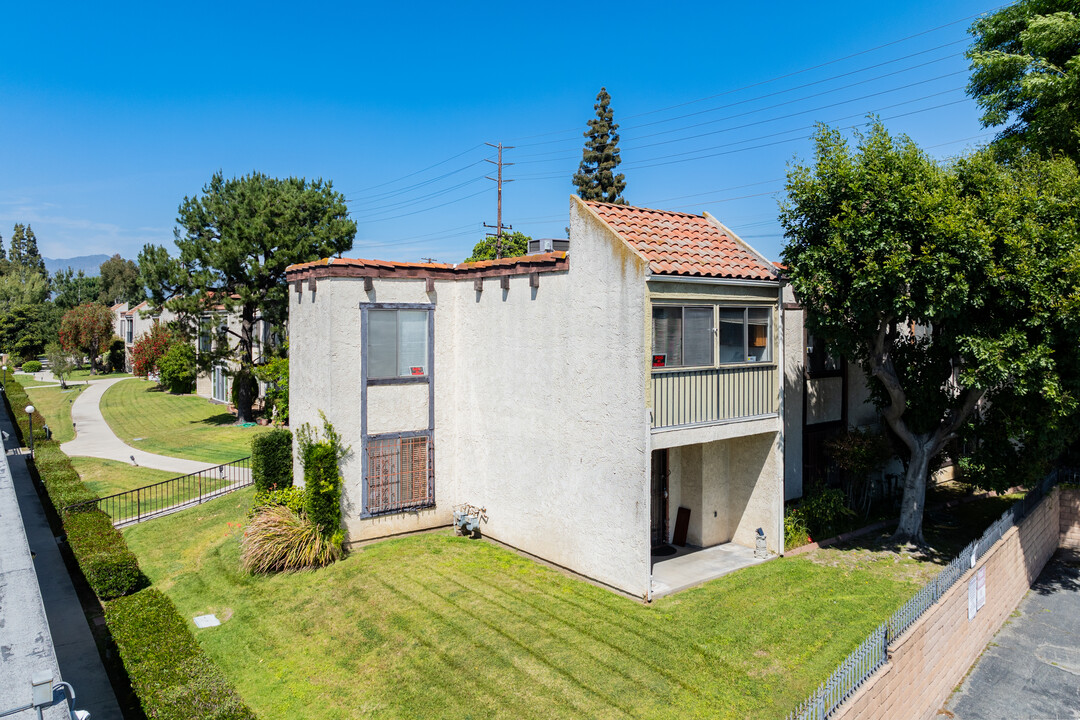 Casa Del Prado in El Monte, CA - Building Photo