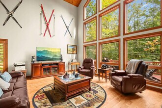 217 Lake Rd in Banner Elk, NC - Foto de edificio - Building Photo
