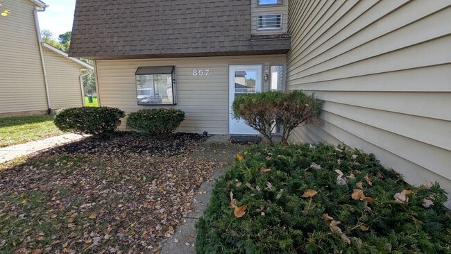 857 Kerns Dr NE in Bolivar, OH - Building Photo - Building Photo