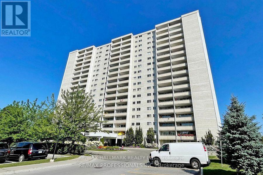 1360 York Mills Rd in Toronto, ON - Building Photo