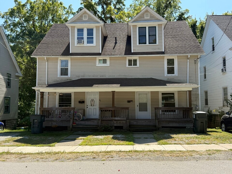 245 Mills St, Unit 245 Mills Street in Wadsworth, OH - Building Photo