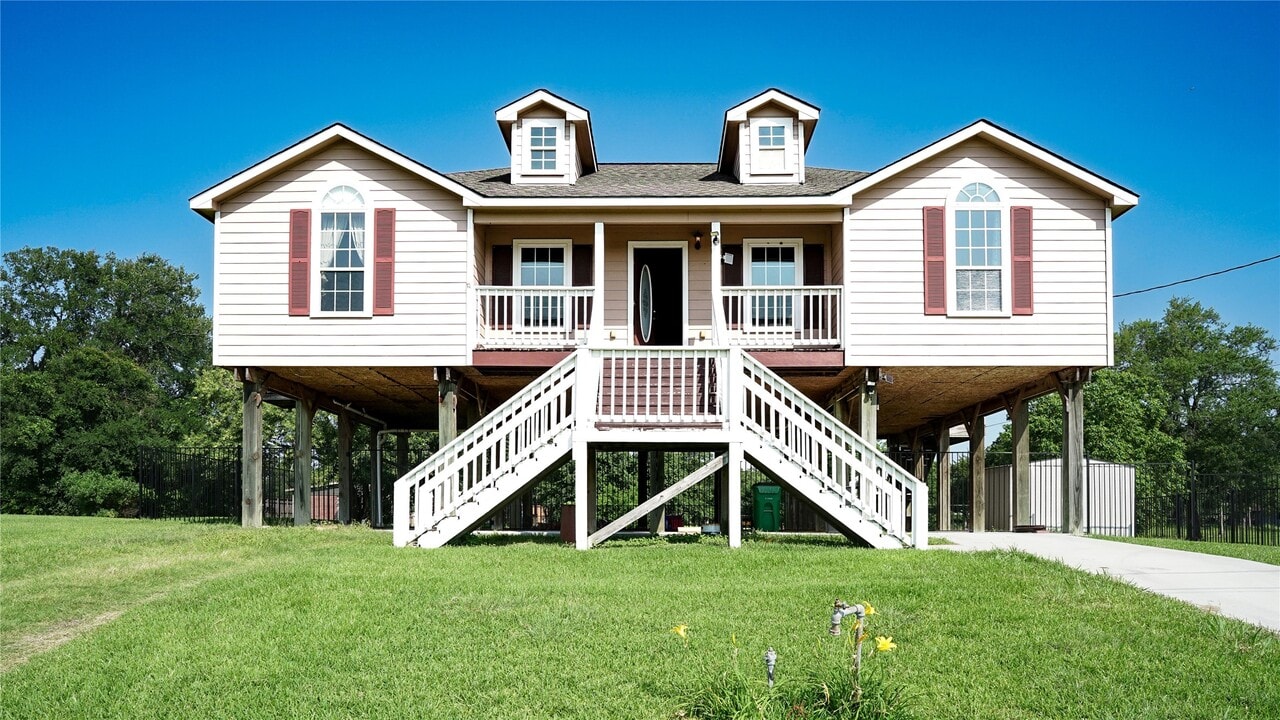 201 Rue Orleans St in Baytown, TX - Building Photo