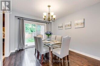 102 Orsett St in Oakville, ON - Building Photo - Building Photo