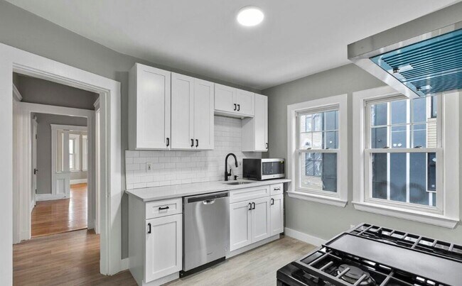 256 Main St, Unit 2