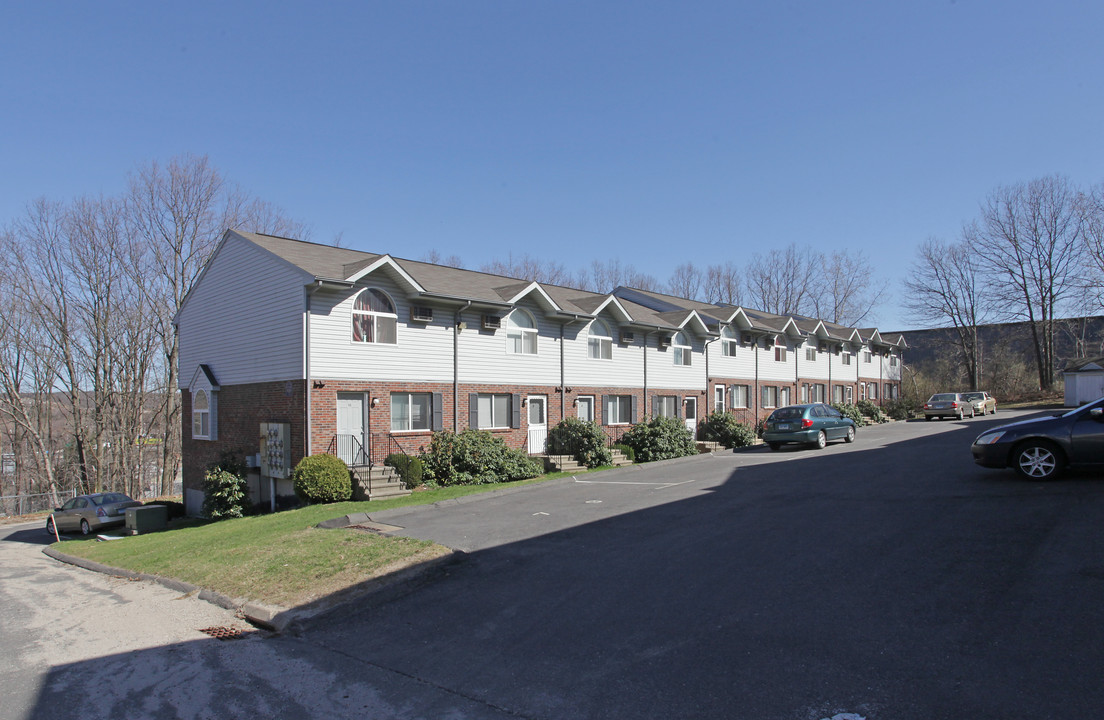 East Pointe Apartments in Waterbury, CT - Building Photo