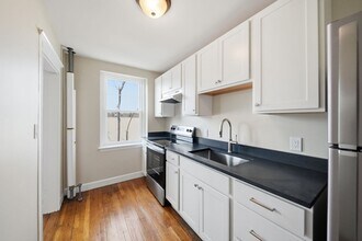 41 Richardson Ave in Wakefield, MA - Foto de edificio - Building Photo