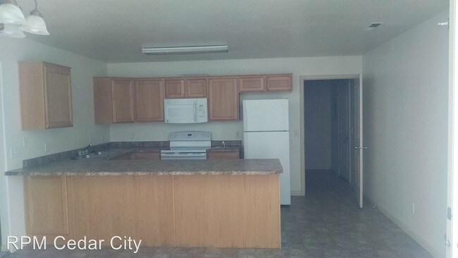 1217 N Cedar Blvd in Cedar City, UT - Foto de edificio - Building Photo