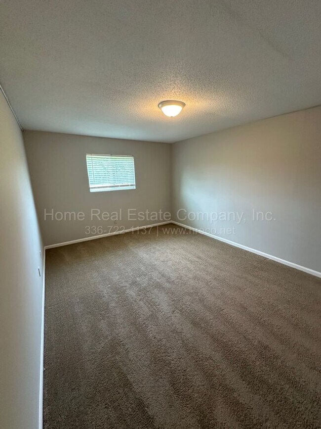 1006 Salisbury St in Kernersville, NC - Building Photo - Building Photo