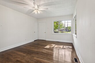 577 Harpersville Rd in Newport News, VA - Building Photo - Building Photo