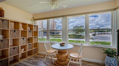 5020 Brittany Dr S in St. Petersburg, FL - Building Photo - Building Photo