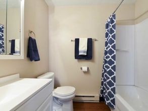 7320 Sunset Strip Ave NW in North Canton, OH - Foto de edificio - Building Photo