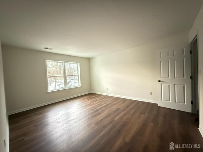 1225 Waterford Dr in Edison, NJ - Building Photo - Building Photo