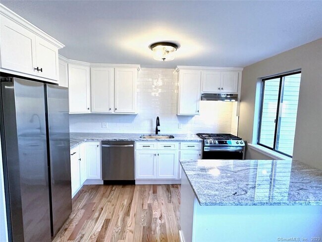 26 Conestoga Way in Glastonbury, CT - Building Photo - Building Photo