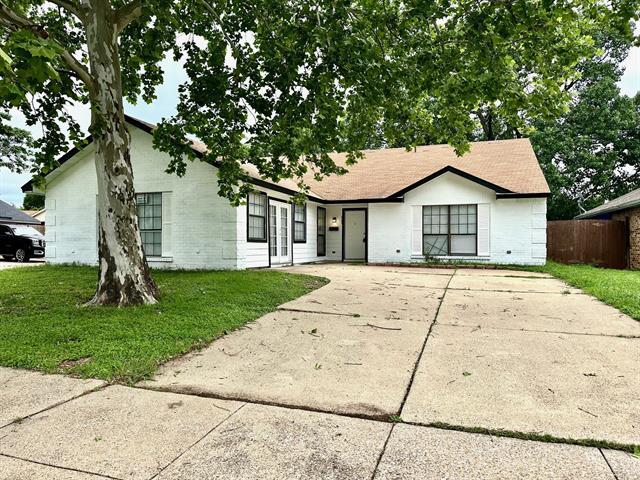 property at 2703 Armstrong Dr