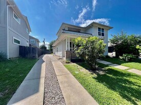 4705 Rosedale Ave, Unit B in Austin, TX - Building Photo