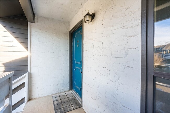 5840 Spring Valley Rd, Unit 212 in Dallas, TX - Building Photo - Building Photo