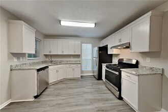 5105 N Bridges Dr in Alpharetta, GA - Building Photo - Building Photo