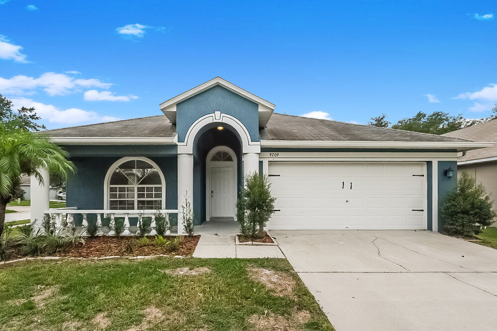 9709 White Barn Way in Riverview, FL - Building Photo