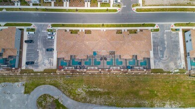 4933 Windermere Ave in Kissimmee, FL - Foto de edificio - Building Photo