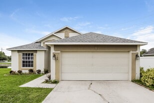 128 Queens Ct in Sanford, FL - Building Photo