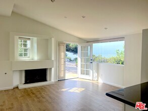 27500 Pacific Coast Hwy in Malibu, CA - Building Photo - Building Photo
