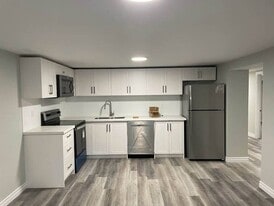 23 Woodman Dr in Brantford, ON - Building Photo