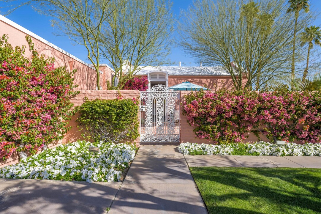 73586 Malabata Dr in Palm Desert, CA - Foto de edificio