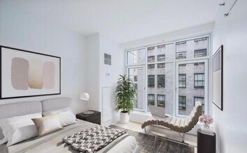 5 E 44th St in New York, NY - Building Photo - Building Photo