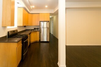 2112 N Campbell Ave in Chicago, IL - Building Photo - Building Photo