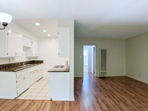 Oakland Manor in Pasadena, CA - Foto de edificio - Building Photo