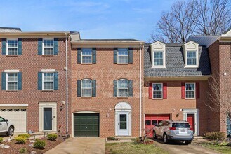6719 Sunset Woods Ct in Burke, VA - Building Photo - Building Photo