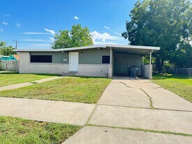 3007 Bobolink St in Victoria, TX - Building Photo