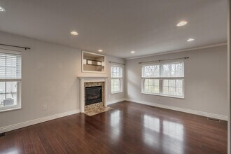 324 Stratford Ln in Lake Orion, MI - Building Photo - Building Photo