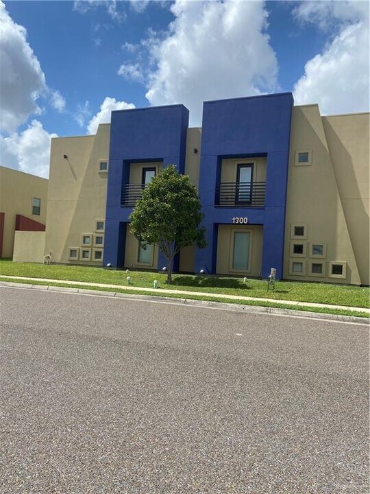 1300 E Daffodil Ave in McAllen, TX - Building Photo