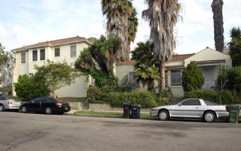 452 S Van Ness Ave in Los Angeles, CA - Foto de edificio - Building Photo