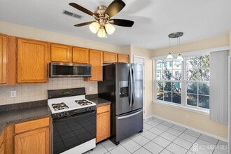 63 Giera Ct in Sayreville, NJ - Building Photo - Building Photo