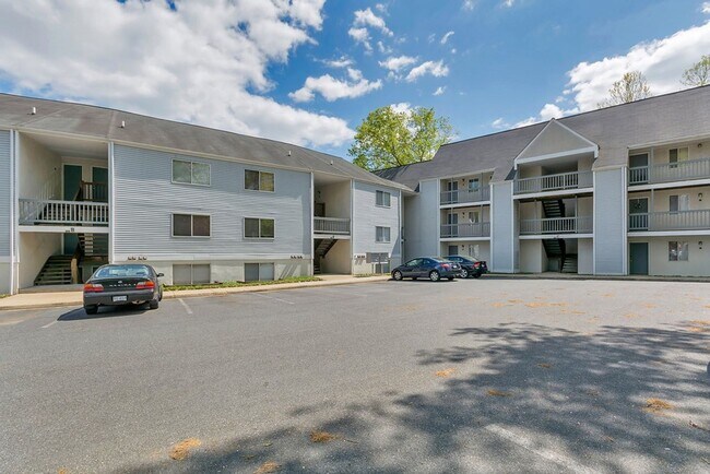 1243 Cedars Ct in Charlottesville, VA - Building Photo - Building Photo