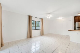 3040 NE 16th Ave in Oakland Park, FL - Building Photo - Building Photo